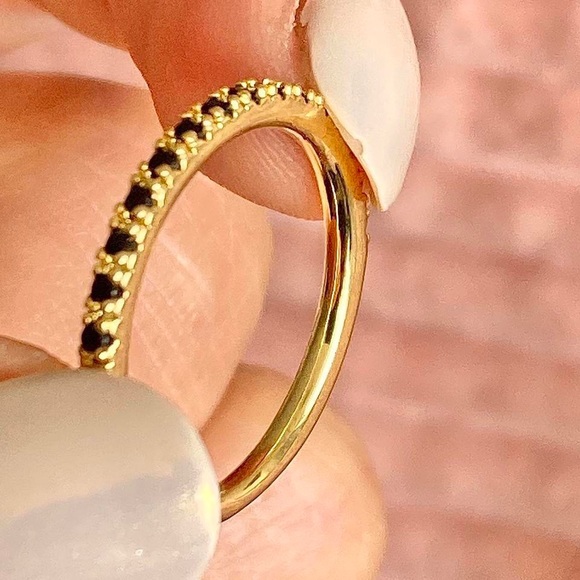 ✨ 18K Gold filled stainless steel ring size 6 (52)
16 mm
⭐️ - Picture 4 of 6